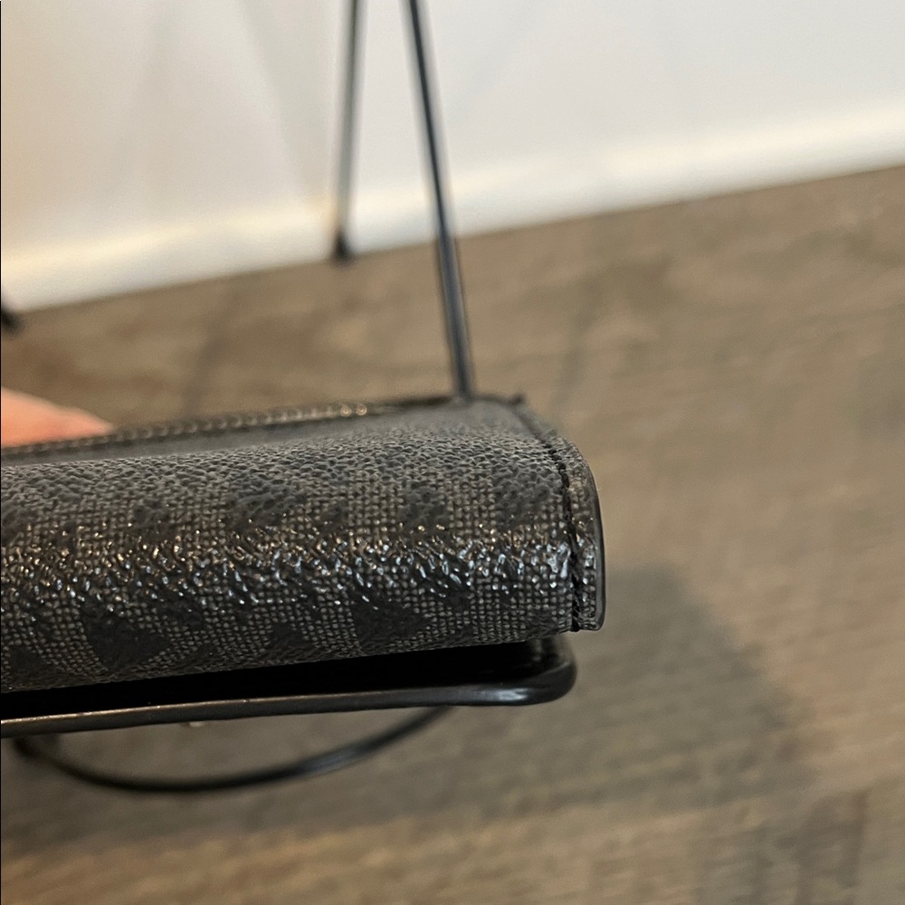 MICHAEL KORS JET SET TRAVEL - MK Signature Leather Studded -Large Trifold Wallet - Picture 6 of 10